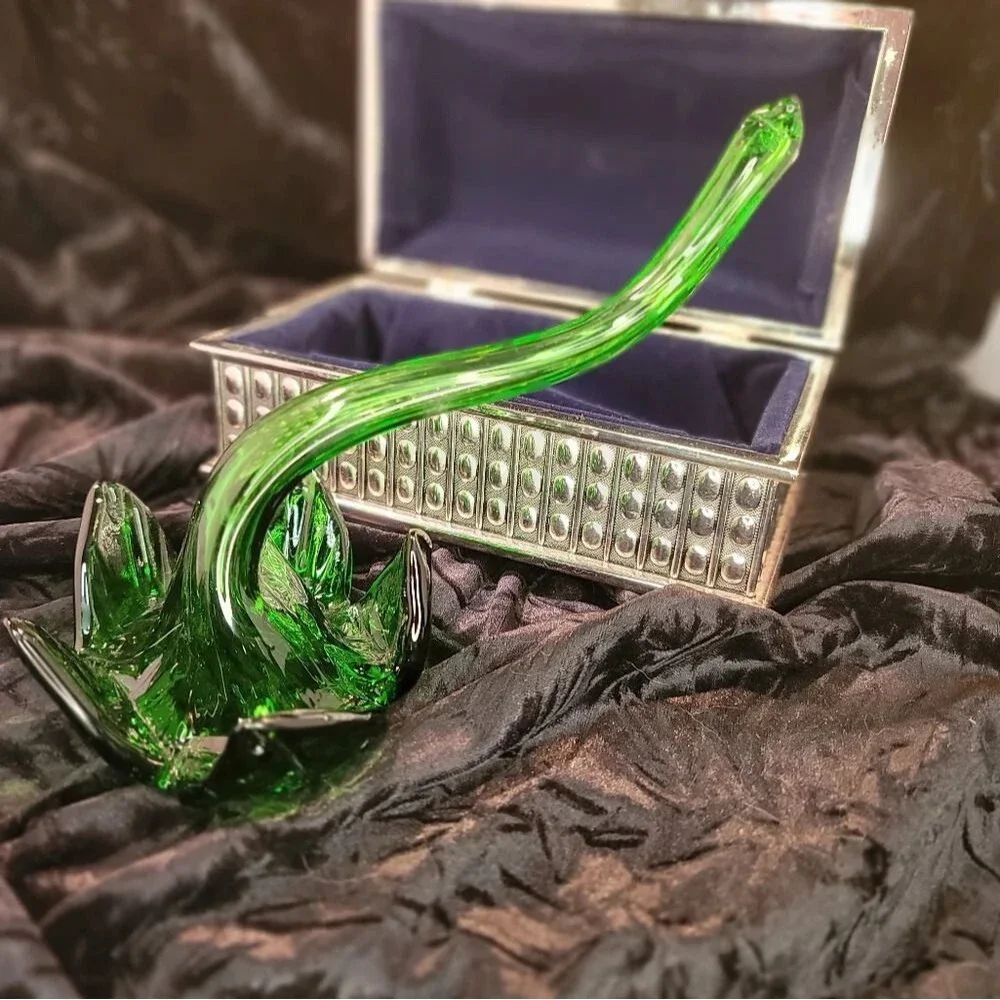 0268. Hand~Blown Beauty of a Classic Bud Vase ~ 👌 Deep Green 😍🥰